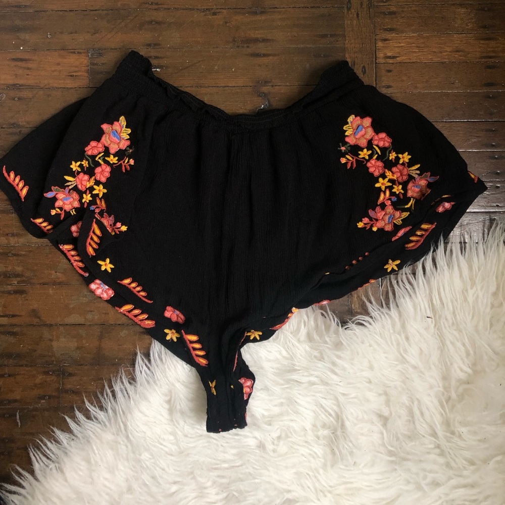 Flowy black floral embroidered shorts